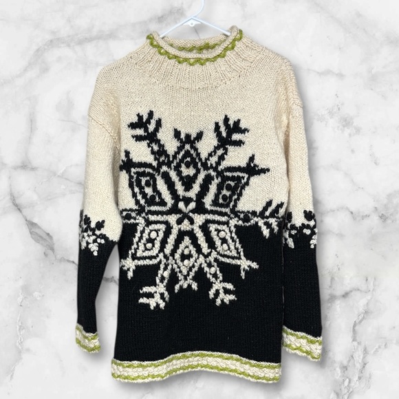 NWT vintage Express Black and Cream Snowflake Turtleneck Sweater small oversized - Picture 1 of 10